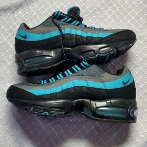 Nike Air Max 95 Black and Blue Sneakers Woman's Size 9.5 New. No Box